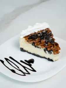 Porción de cheesecake de oreo Porción de cheesecake de oreo